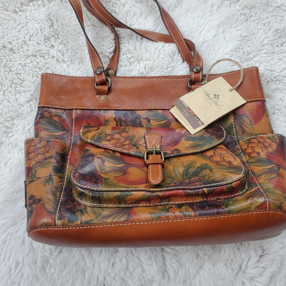 Bolsena‎ Tote + Umbrella by Patricia Nash